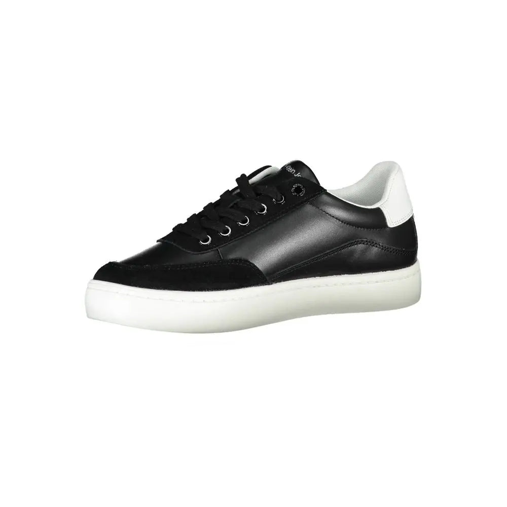 Calvin Klein Schlichte schwarze Schnürsenkel-Sneakers mit kontrastierenden Details Calvin Klein