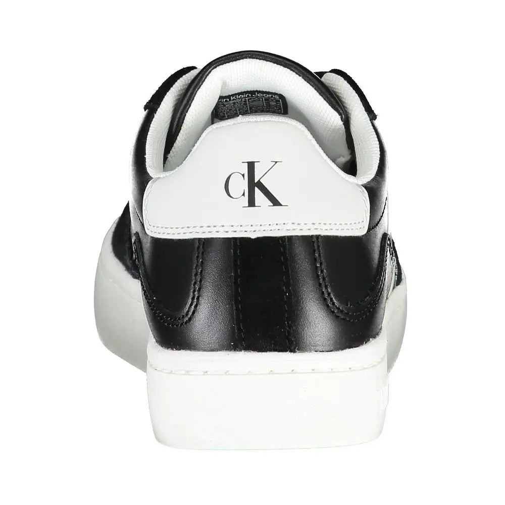 Calvin Klein Schlichte schwarze Schnürsenkel-Sneakers mit kontrastierenden Details Calvin Klein